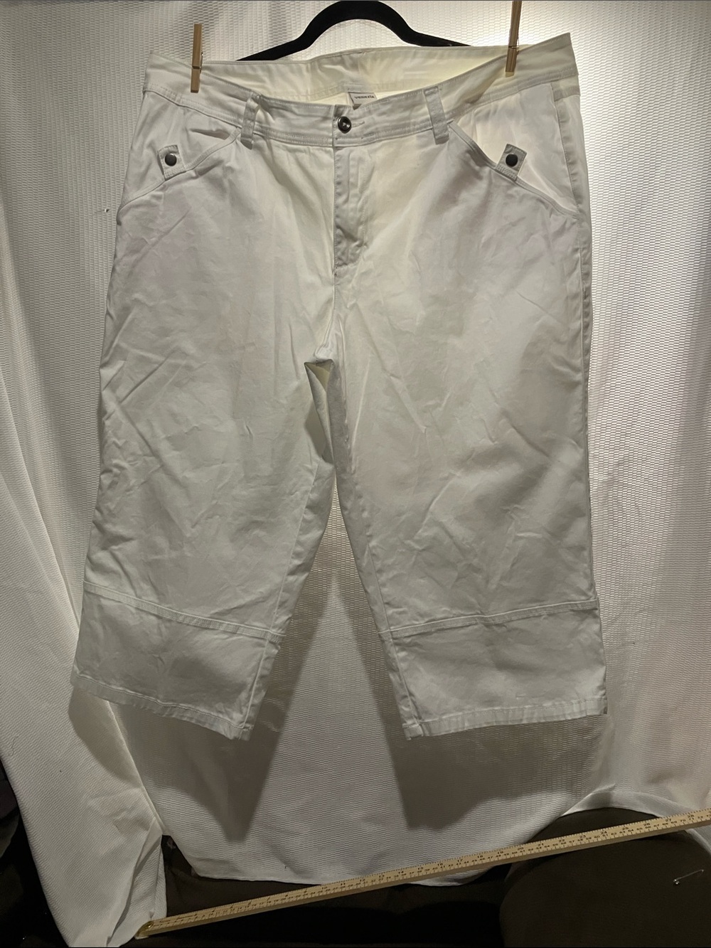 Venezia White Denim Capri Pants